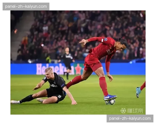 特写镜头：哈兰德错失空门后难以置信地抱头跪地